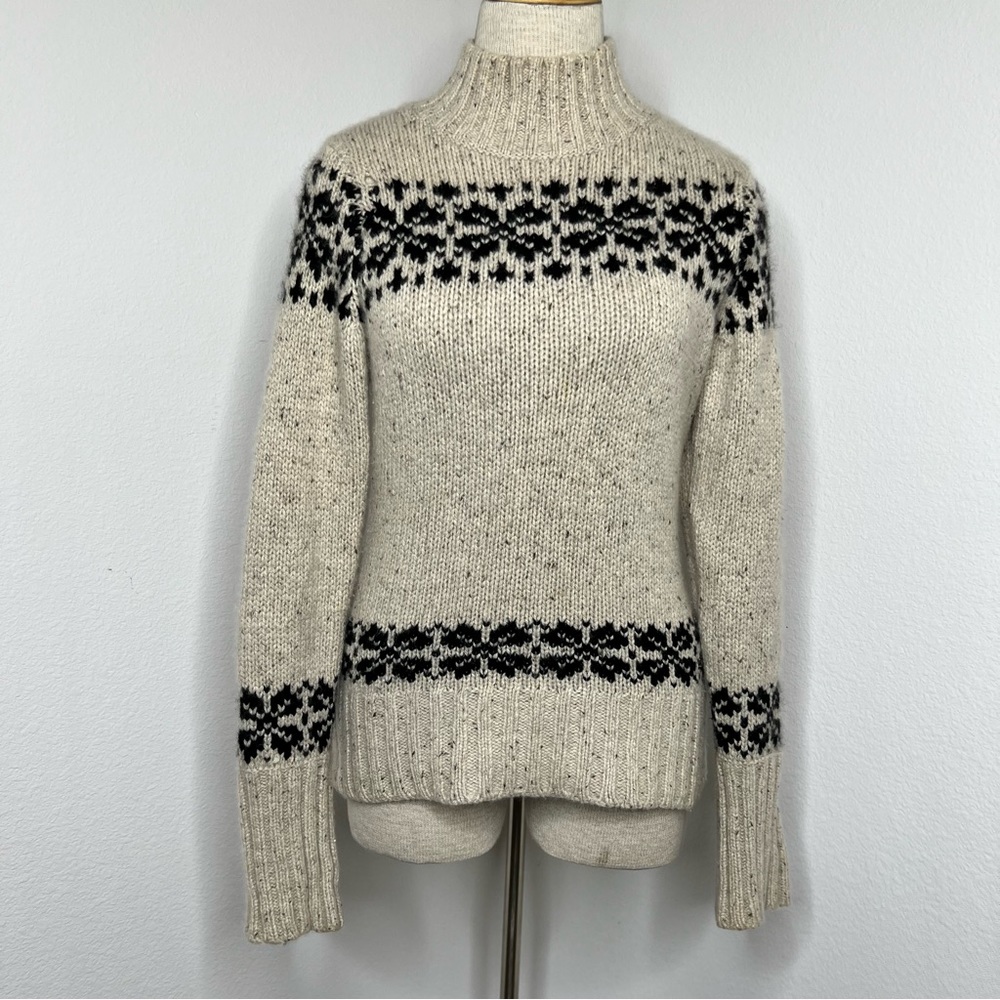 🔹 Vince Funnel Neck Sweater